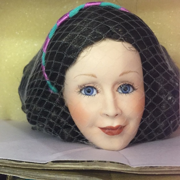 Paradise Galleries Snow White A premier Edition - Picture 2 of 8